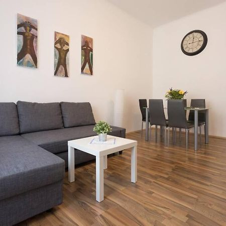 16 C&J'S Apartment Виена Екстериор снимка