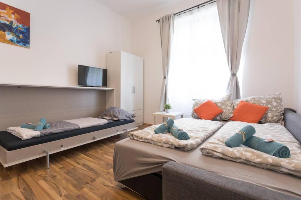 16 C&J'S Apartment Виена Екстериор снимка