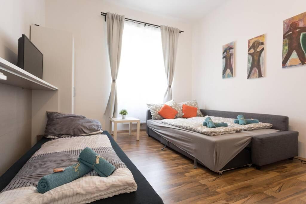 16 C&J'S Apartment Виена Екстериор снимка