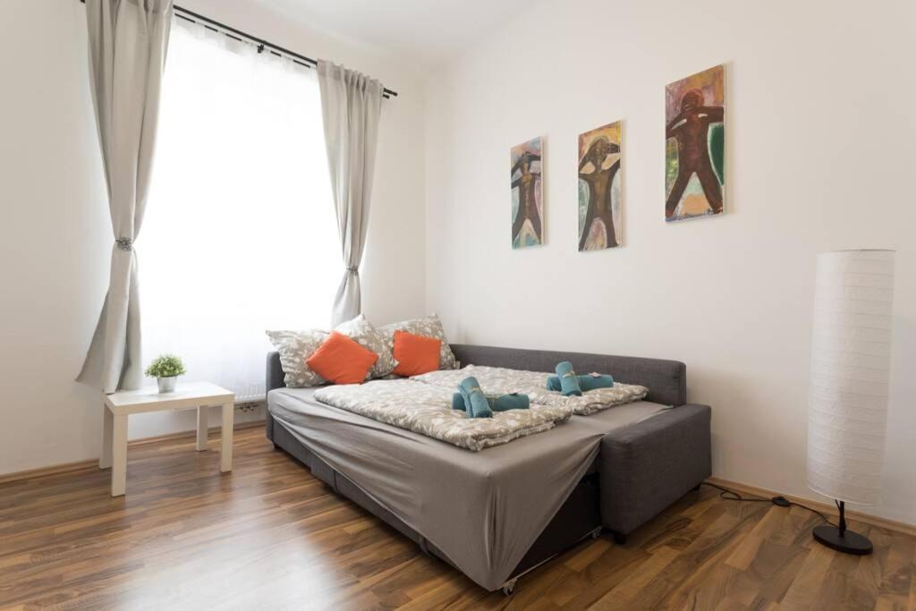 16 C&J'S Apartment Виена Екстериор снимка
