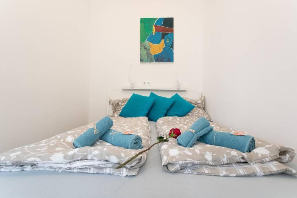 16 C&J'S Apartment Виена Екстериор снимка