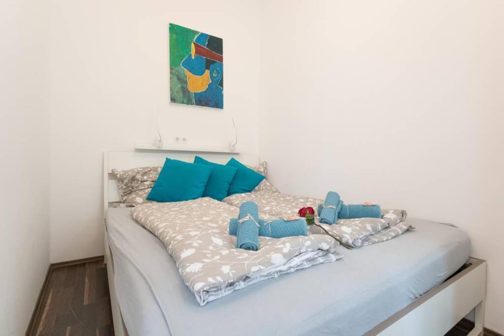16 C&J'S Apartment Виена Екстериор снимка