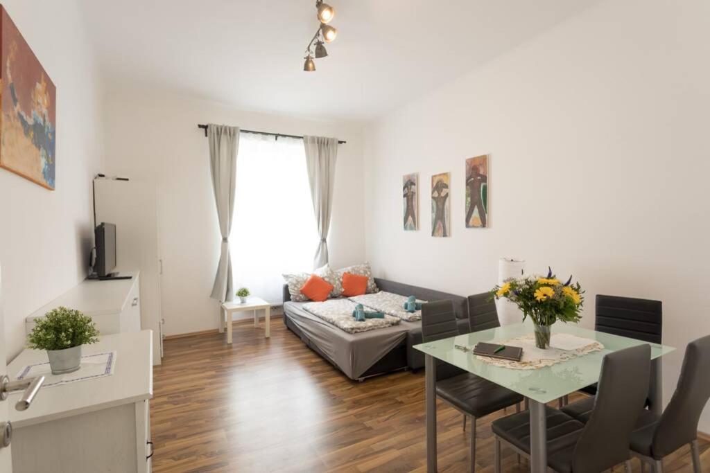16 C&J'S Apartment Виена Екстериор снимка