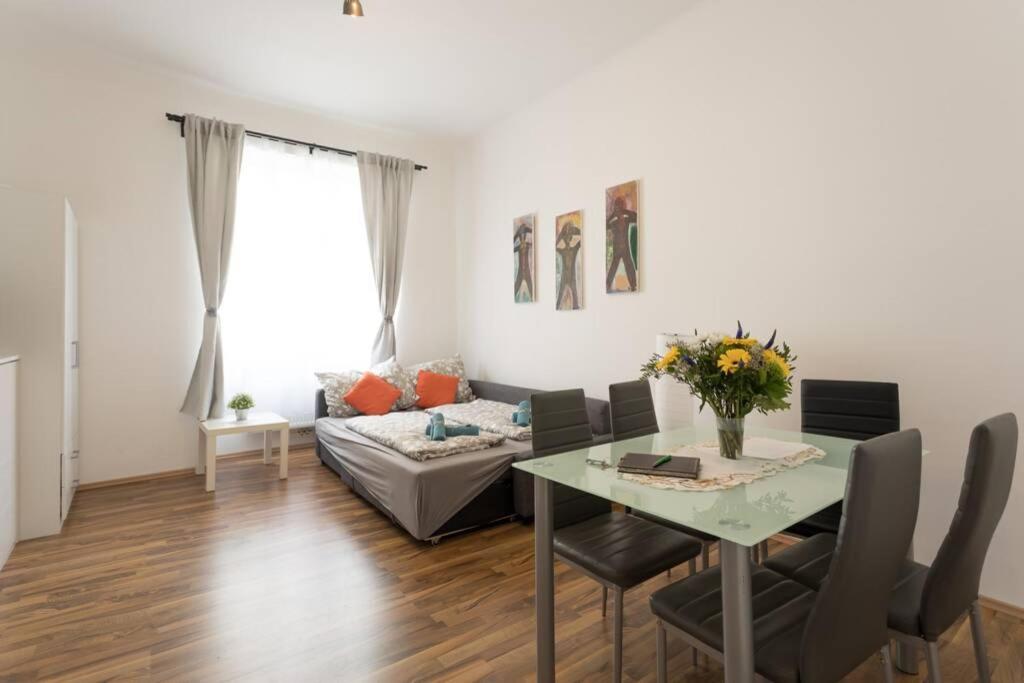 16 C&J'S Apartment Виена Екстериор снимка